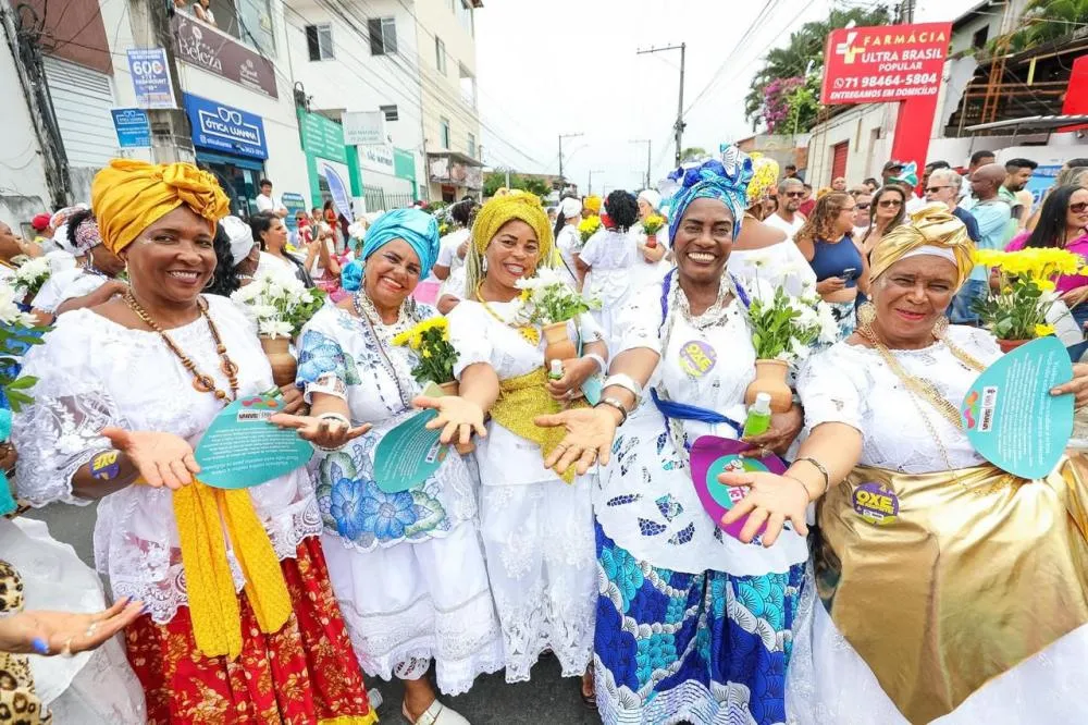 Prefeitura realiza a lavagem de Vila de Abrantes com a presença de figura importantes