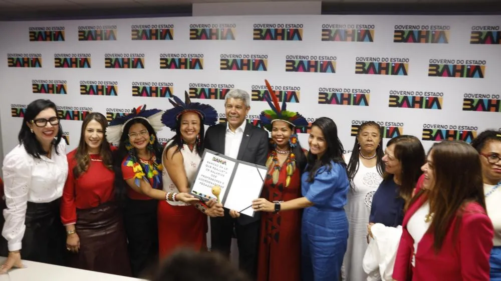 Sanção da lei de reajustes dos professores. Fotos: Matheus Landim/GOVBA