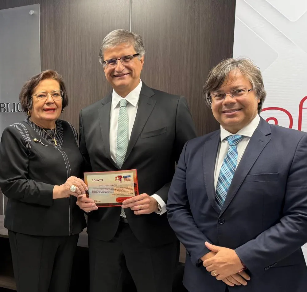 Divulgação Procuradora-geral de Justiça Adjunta do MP-BA, Norma Cavalcanti, procurador-geral da República, Paulo Gonet e o presidente da Associação do Ministério Público da Bahia (AMPEB), Marcelo Miranda