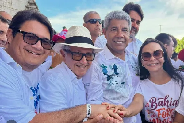 Jerônimo Rodrigues participa de caminhada de campanha em Camaçari nesta quarta-feira